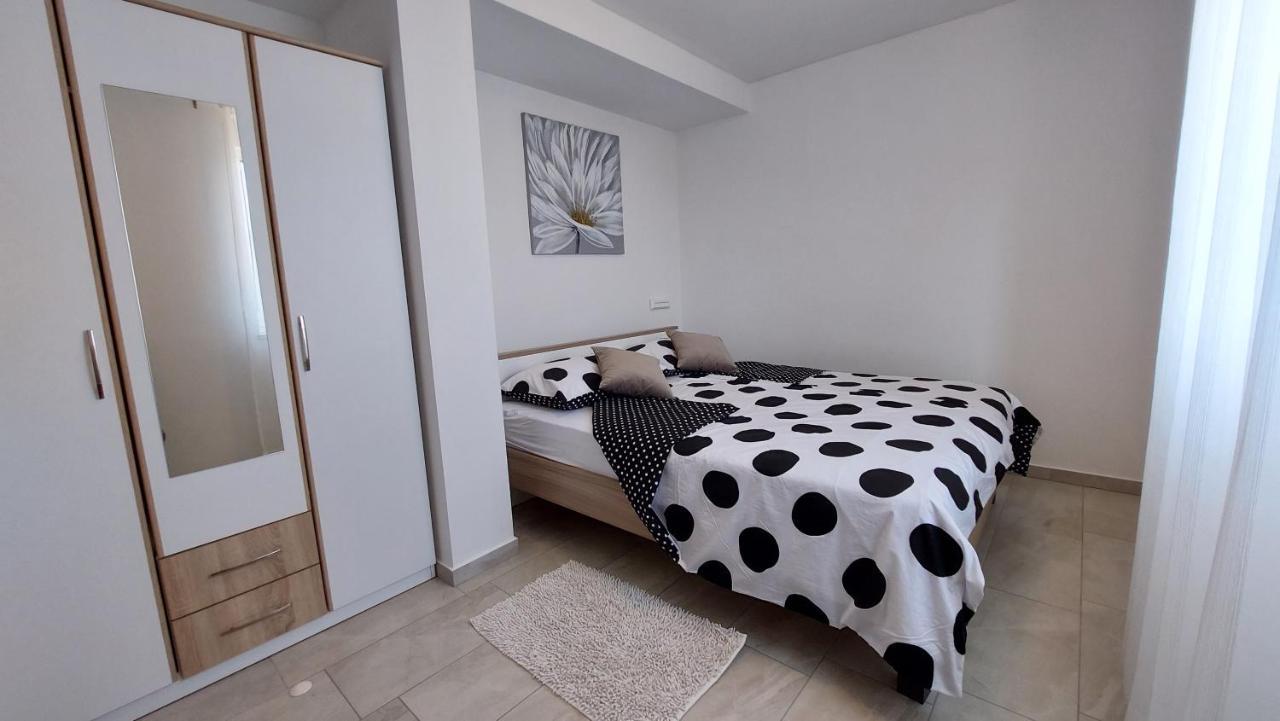 Apartments Sara 로브란 외부 사진